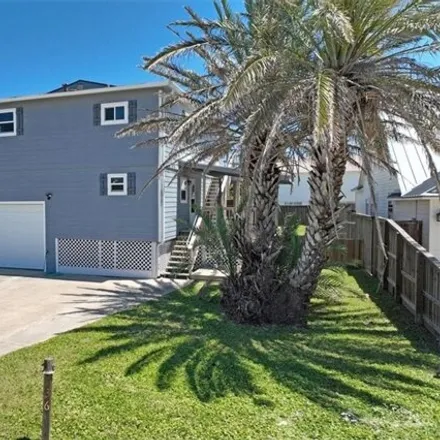 Buy this 4 bed house on 756 North Street in Port Aransas, TX 78373