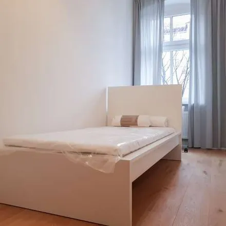 Rent this 6 bed apartment on Kleinkinderspielplatz in Maxstraße, 13347 Berlin
