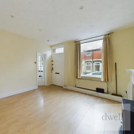 Image 3 - Western Mount, Leeds, LS12 4SU, United Kingdom - Townhouse for rent