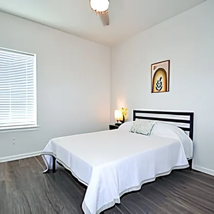 Image 2 - 5017 Mallow Street, Houston, TX 77033, USA - Apartment for rent