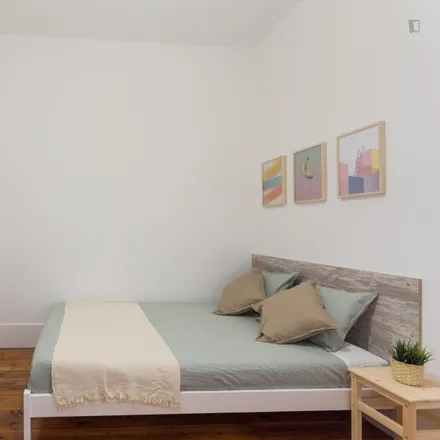 Rent this 8 bed room on Pastelaria Conde in Calçada do Marquês de Abrantes, 1200-719 Lisbon