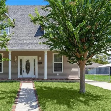 Buy this 3 bed house on 813 North Woodlawn Avenue in Metairie, LA 70001