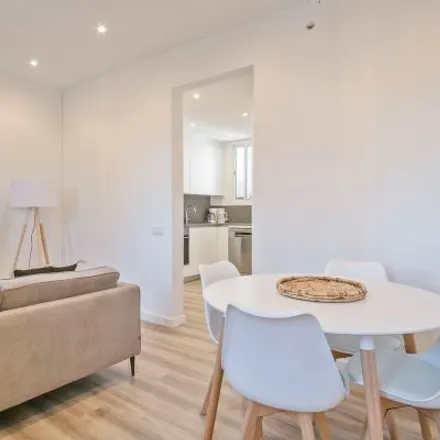 Rent this 5 bed apartment on Carrer del Rosselló in 402, 08025 Barcelona