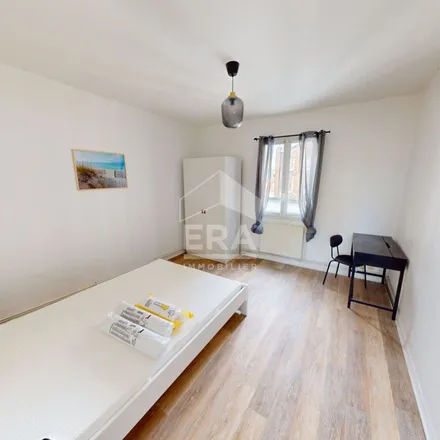 Rent this 3 bed apartment on 102 Rue Labédoyère in 76600 Le Havre, France