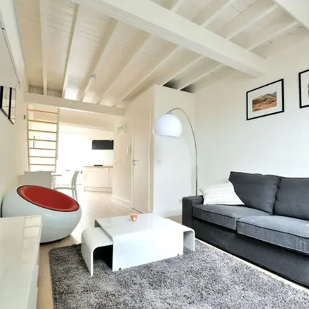 Rent this 1 bed apartment on Rue des Capucins - Kapucijnenstraat 40 in 1000 Brussels, Belgium