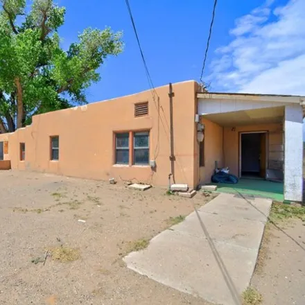 Image 2 - 2850 Blake Rd SW, Albuquerque, New Mexico, 87105 - House for sale