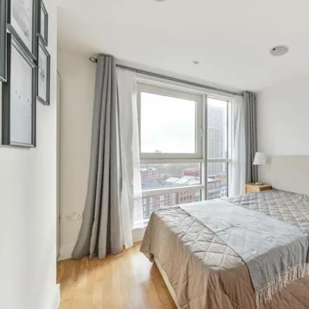Image 3 - St George Wharf, Londres, London, Sw8 - Apartment for sale