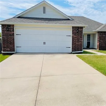 Buy this 3 bed house on 7952 Challenger Street in Sapulpa, OK 74066
