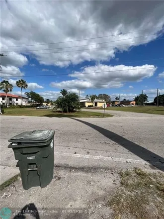 Image 6 - Belle Glade Fire Department Station 73, 525 Southwest 2nd Street, Belle Glade, FL 33430, USA - House for sale