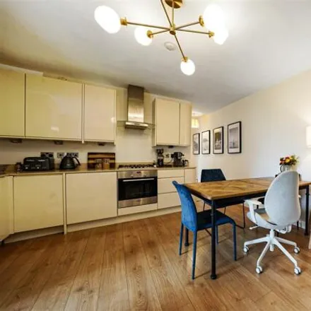 Image 2 - March Court, Warwick Drive, London, SW15 6LB, United Kingdom - Apartment for sale