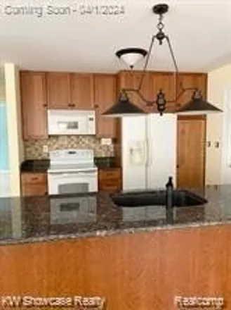Image 3 - Cottonwood Drive, Waterford Township, MI 48328, USA - Condo for rent