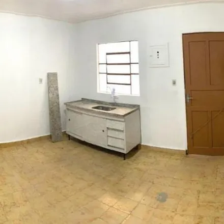 Rent this 2 bed house on Rua Haroldo Lobo 158 in Paraventi, Guarulhos - SP