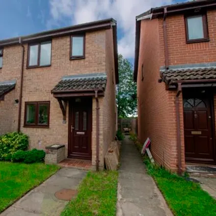 Buy this 2 bed house on Stirling Crescent in Hedge End, SO30 2SA