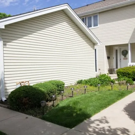Rent this 2 bed house on 2223 Club House Avenue in Naperville, IL 60563