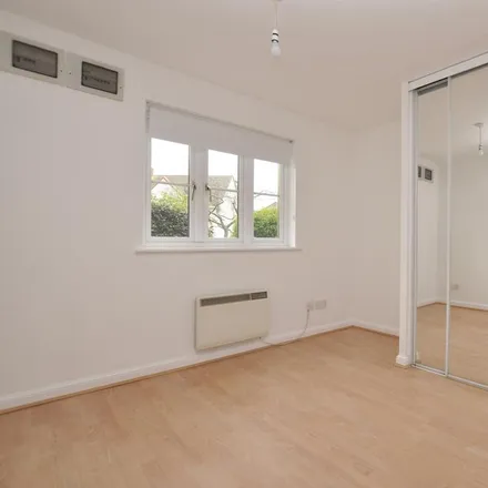 Image 5 - Stanley Rise, Chelmsford, CM2 6PL, United Kingdom - Apartment for rent