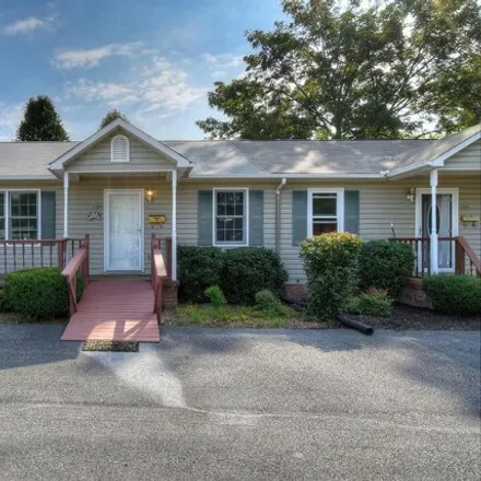 Buy this 2 bed house on 298 West Cottage Avenue in Elizabethton, TN 37643