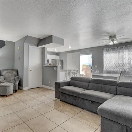 Image 7 - 3387 Sparrow Heights Avenue, North Las Vegas, NV 89032, USA - Townhouse for sale