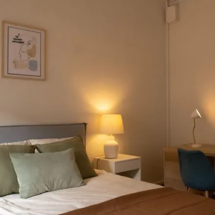 Rent this 6 bed room on Kimod in Carrer de Balmes, 206