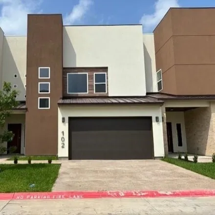 Rent this 3 bed condo on Buffalo Wings & Rings in McPherson Road, Laredo