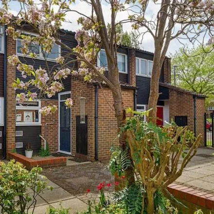 Buy this 1 bed townhouse on Southmead Primary School in Princes Way, London