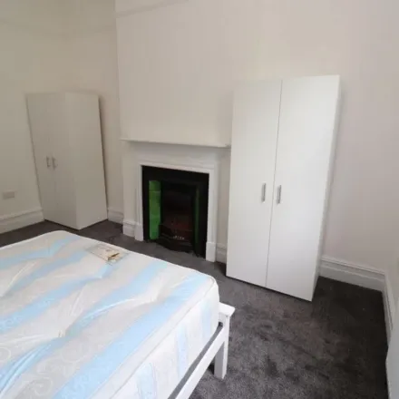 Image 7 - Woodgrange Avenue, London, W5 3NN, United Kingdom - Apartment for rent