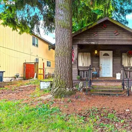 Buy this 2 bed house on 9112 SE Clinton St in Portland, Oregon