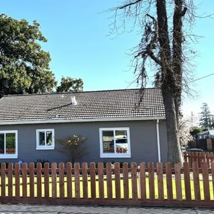 Buy this 2 bed house on 1035 Walnut Street in Oakdale, CA 95361