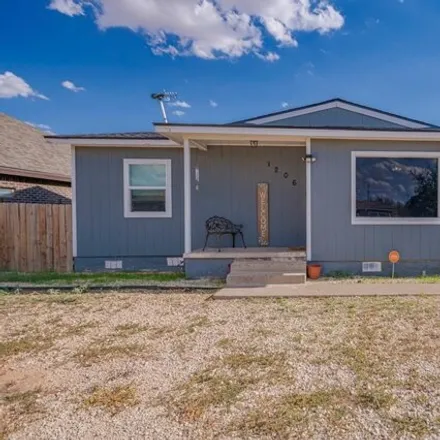 Buy this 3 bed house on 1228 East Estes Avenue in Midland, TX 79701