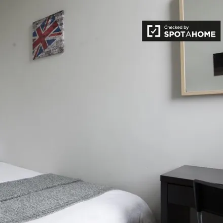 Image 2 - Town, Robertson Street, London, SW8 3TY, United Kingdom - Room for rent