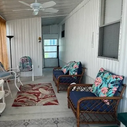Buy this studio apartment on 824 Huron Street in Wildwood, Sumter County