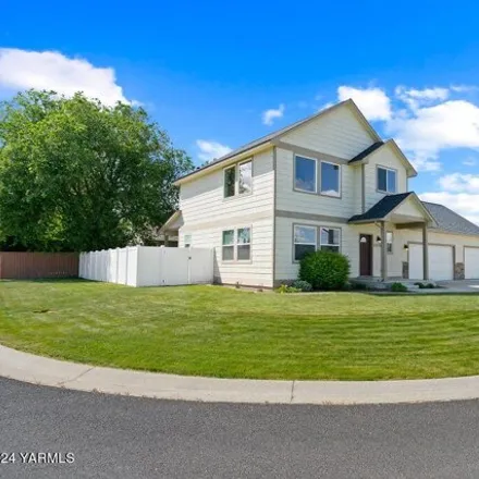 Buy this 4 bed house on 5600 West Whitman Street in Yakima, WA 98903