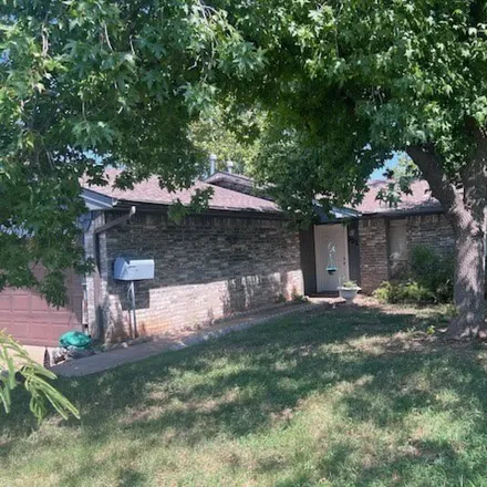 Image 2 - 389 West Silverwood Drive, Midwest City, OK 73110, USA - House for sale
