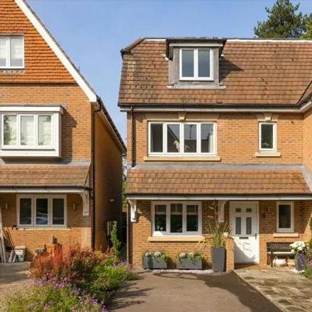Buy this 4 bed duplex on Glade Mews in Guildford, GU1 2FB