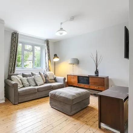 Rent this 3 bed apartment on Dowlas Street in London, SE5 7TB