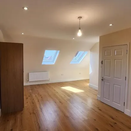 Rent this studio apartment on Central Avenue in London, TW3 2QW