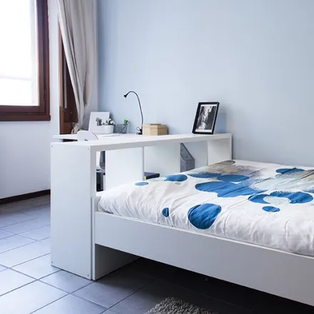 Rent this 5 bed room on Via Andrea Solari 45 in 20144 Milan MI, Italy