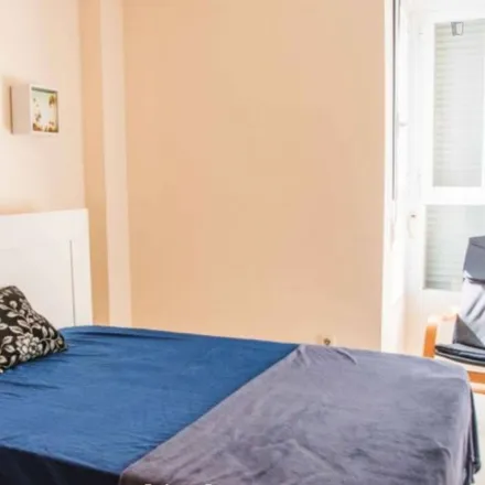 Rent this 3 bed room on Panaderia Pastisseria Temptacions in Carrer de Carolina Álvarez, 46023 Valencia