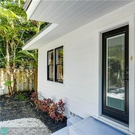 Image 4 - 898 Northeast 26th Street, Coral Estates, Wilton Manors, FL 33305, USA - House for sale