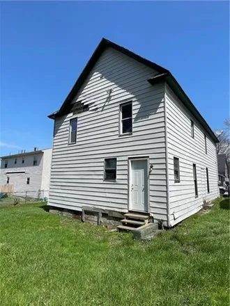 Image 2 - 2376 Poplar Street, Erie, PA 16502, USA - House for sale
