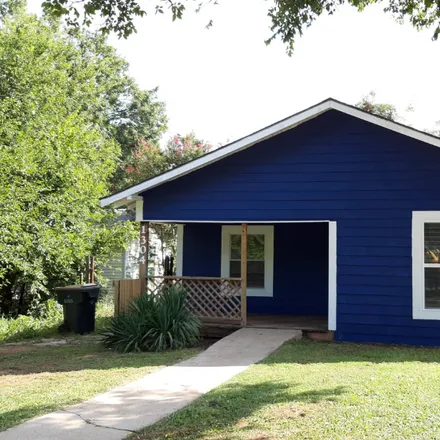 Rent this 3 bed house on 1304 W Walnut