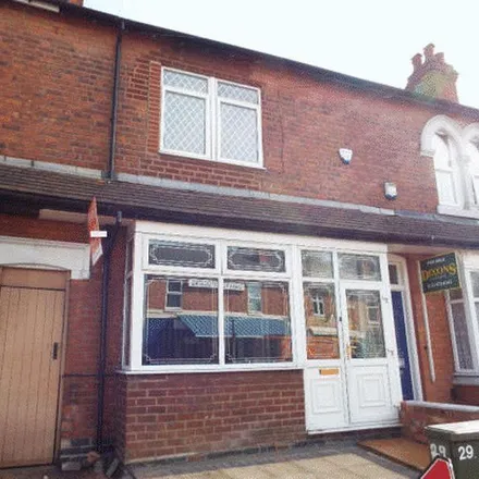 Rent this 5 bed townhouse on Paprika Grill in 9 Raddlebarn Road, Selly Oak