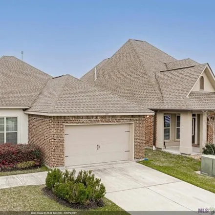 Buy this 3 bed house on 953 Shadow Bluff Drive in University Shadows, East Baton Rouge Parish