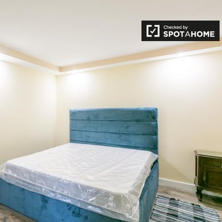Rent this 11 bed room on Rua da Liberdade in Pontinha e Famões, Portugal