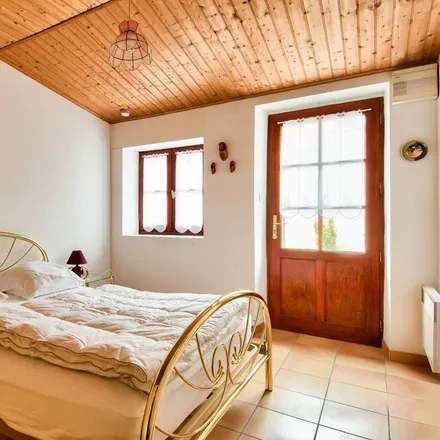 Rent this 2 bed house on Noirmoutier-en-l'Île in 11 Rue du Puits Neuf, 85330 Noirmoutier-en-l'Île