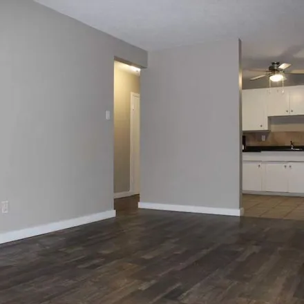 Image 4 - Grace Manor, 10634 113 Street NW, Edmonton, AB T5K 2W9, Canada - Apartment for rent