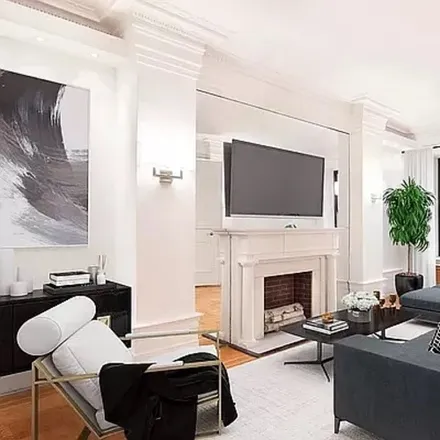 Rent this 4 bed apartment on W 55th St