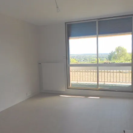 Rent this 2 bed apartment on 17 Rue Carnot in 41400 Montrichard Val de Cher, France