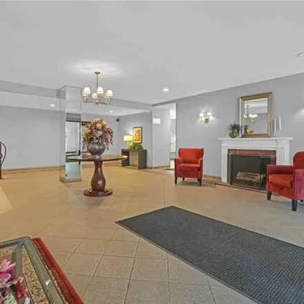 Image 5 - 241-20 Northern Boulevard, New York, NY 11362, USA - Apartment for sale