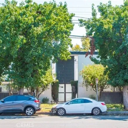 Buy this 18 bed townhouse on Alley 90727 in Los Angeles, CA 91403