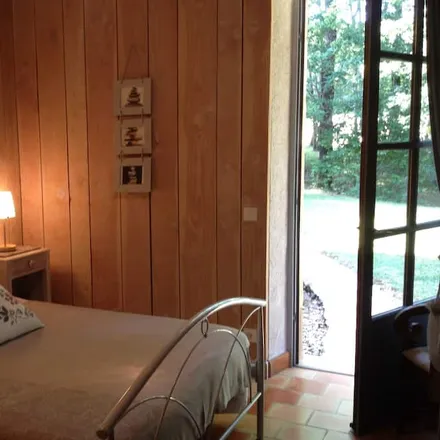 Rent this 4 bed house on 47150 Montagnac-sur-Lède